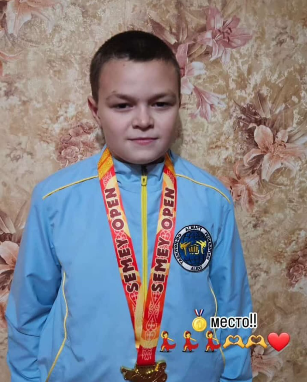 На турнире по “taekwondo” в г.Семиполатинск ученик 5 «Б» класса школы-гимназии № 38 Думанов Кирилл занял 1место!!!