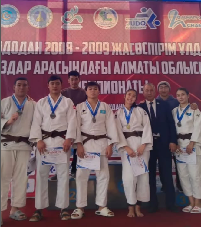Дзюдодан 2008-2009 жасөспірімдер ұлдар мен қыздар арасындағы Алматы облысының Чемпионатында #38 мектеп-гимназиясының 10 “Ә” сынып оқушысы Берік Толғанай 3 орын алып, Қазақстан Республикасының Чемпионатына жолдама иегері атанды
